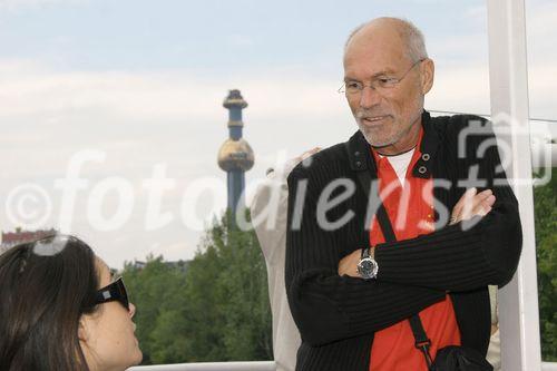 (C) fotodienst/Anna Rauchenberger - Wien 07.05.2006 - 'nedine' ist ein Netzwerk aus vielen europäischen Nachrichtenquellen, das die Zusammenarbeit nichtstaatlicher Nachrichtenagenturen intensivieren soll. Medien- und Unternehmensvertreter aus Österreich, Ost- und Südosteuropa hatten heute Gelegenheit, sich über die Funktionsweise des Netzwerkes zu informieren. FOTO: Thomas Bauer (Universität Wien).