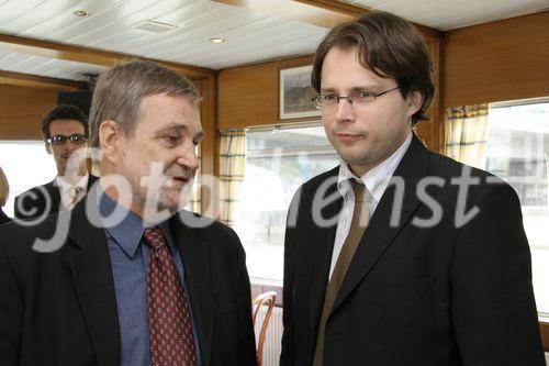 (C) fotodienst/Anna Rauchenberger - Wien 07.05.2006 - 'nedine' ist ein Netzwerk aus vielen europäischen Nachrichtenquellen, das die Zusammenarbeit nichtstaatlicher Nachrichtenagenturen intensivieren soll. Medien- und Unternehmensvertreter aus Österreich, Ost- und Südosteuropa hatten heute Gelegenheit, sich über die Funktionsweise des Netzwerkes zu informieren. FOTO v.l.: Pavel Mudry (Nachrichtenagentur SITA) und Radim Duchek (CIA).