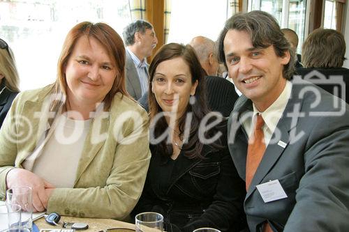 (C) fotodienst/Anna Rauchenberger - Wien 07.05.2006 - 'nedine' ist ein Netzwerk aus vielen europäischen Nachrichtenquellen, das die Zusammenarbeit nichtstaatlicher Nachrichtenagenturen intensivieren soll. Medien- und Unternehmensvertreter aus Österreich, Ost- und Südosteuropa hatten heute Gelegenheit, sich über die Funktionsweise des Netzwerkes zu informieren. FOTO: Monika Hutter (Cargo-Partner, Manager Corporate Communications & Marketing), 
Heidi Rothwangl-Buchmayer (Cargo-Partner Marketing), Wilfried Seywald (pressetext.austria). 