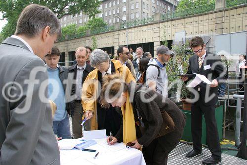 (C) fotodienst/Anna Rauchenberger - Wien 07.05.2006 - 'nedine' ist ein Netzwerk aus vielen europäischen Nachrichtenquellen, das die Zusammenarbeit nichtstaatlicher Nachrichtenagenturen intensivieren soll. Medien- und Unternehmensvertreter aus Österreich, Ost- und Südosteuropa hatten heute Gelegenheit, sich über die Funktionsweise des Netzwerkes zu informieren. 