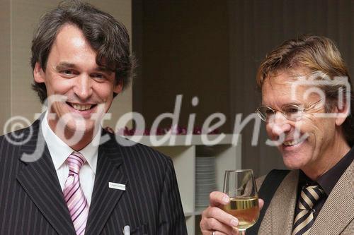 10. Schweizer Pressefoto Award 2006. Bild: Apero; Dr. Wilfried Seywald, pressetext.schweiz und fotodienst.ch, Koordinator der Jury; Dr. Piero Schaefer, Schweizer Werbung, Jury Mitglied