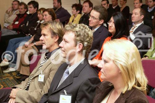 10. Schweizer Pressefoto Award 2006. Bild: Preisverleihung,(Jury Mitglieder Dr. Piero Schaefer, Daniel Schmuki, Manuela Stier), Teilnehmer, Gaeste, Saal Renaissance Zuerich Hotel