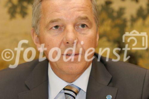 (C) fotodienst/Anna Rauchenberger - Wien 21.04.2006 -  ISS konnte 2005 den Jahresumsatz um mehr als 15% steigern. FOTO: Norbert Pleyer (GF Marketing und Vertrieb ISS Facility Services GmbH).