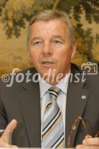 (C) fotodienst/Anna Rauchenberger - Wien 21.04.2006 -  ISS konnte 2005 den Jahresumsatz um mehr als 15% steigern. FOTO: Norbert Pleyer (GF Marketing und Vertrieb ISS Facility Services GmbH).