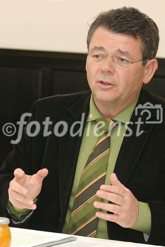 (C) fotodienst/Anna Rauchenberger - Wien 12.04.2006 -  Studie: Wohnbaubedarf in Österreich ist viel höher als bisher angenommen! FOTO:  Wolfgang Katzian (Gewerkschaft der Privatangestellten).