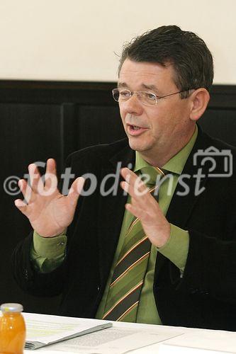 (C) fotodienst/Anna Rauchenberger - Wien 12.04.2006 -  Studie: Wohnbaubedarf in Österreich ist viel höher als bisher angenommen! FOTO:  Wolfgang Katzian (Gewerkschaft der Privatangestellten).