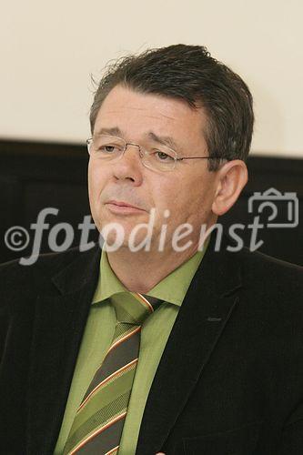 (C) fotodienst/Anna Rauchenberger - Wien 12.04.2006 -  Studie: Wohnbaubedarf in Österreich ist viel höher als bisher angenommen! FOTO:  Wolfgang Katzian (Gewerkschaft der Privatangestellten).