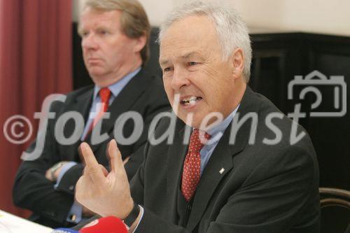 (C) fotodienst/Anna Rauchenberger - Wien 12.04.2006 -  Studie: Wohnbaubedarf in Österreich ist viel höher als bisher angenommen! FOTO: Erhard Schaschl (Obmann des Fachverbandes Stein- und keramische Industrie).