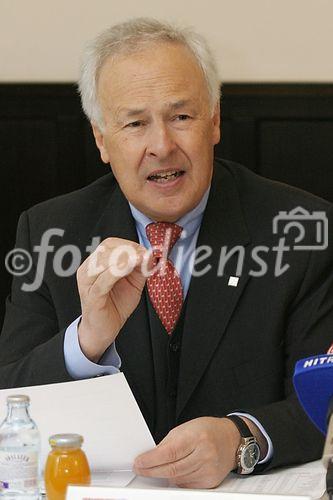 (C) fotodienst/Anna Rauchenberger - Wien 12.04.2006 -  Studie: Wohnbaubedarf in Österreich ist viel höher als bisher angenommen! FOTO: Erhard Schaschl (Obmann des Fachverbandes Stein- und keramische Industrie).