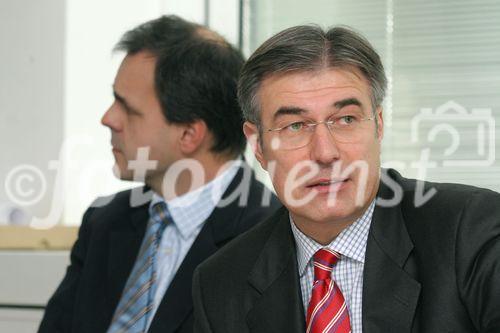 (C) fotodienst/Anna Rauchenberger - Wien 13.03.2006 - Die Erste Bank gab einen Ausblick auf die globalen Aktien- und Rentenmärkte. FOTO v.l.: Rainer Singer (Fixed Income & Currencies) und Friedrich Mostböck (CEFA, Head of Group Research).