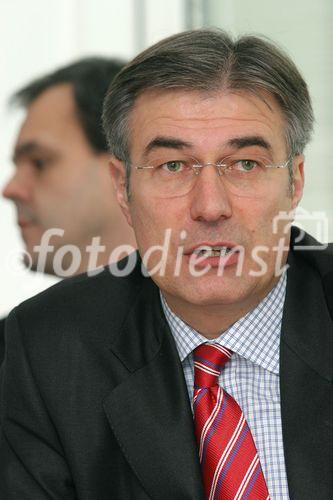 (C) fotodienst/Anna Rauchenberger - Wien 13.03.2006 - Die Erste Bank gab einen Ausblick auf die globalen Aktien- und Rentenmärkte. FOTO: Friedrich Mostböck (CEFA, Head of Group Research).