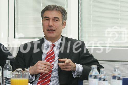 (C) fotodienst/Anna Rauchenberger - Wien 13.03.2006 - Die Erste Bank gab einen Ausblick auf die globalen Aktien- und Rentenmärkte. FOTO: Friedrich Mostböck (CEFA, Head of Group Research).