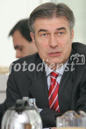 (C) fotodienst/Anna Rauchenberger - Wien 13.03.2006 - Die Erste Bank gab einen Ausblick auf die globalen Aktien- und Rentenmärkte. FOTO: Friedrich Mostböck (CEFA, Head of Group Research).