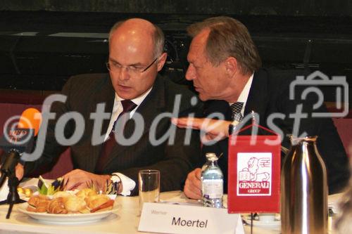 Veroeffentlichung Jahresabschluss 2005 Generali Holding Vienna AG und vorlaeufige Kennzahlen des Konzerns. Bild v.l. Dr.Karl Stoss,Dipl.Kfm.Werner Moertel - Theater/Wien