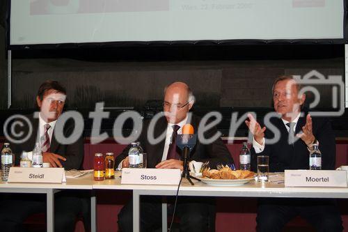 Veroeffentlichung Jahresabschluss 2005 Generali Holding Vienna AG und vorlaeufige Kennzahlen des Konzerns. Bild v.l.Dipl.-Bw Walter Steidl,Dr.Karl Stoss,Dipl.Kfm.Werner Moertel - Theater/Wien