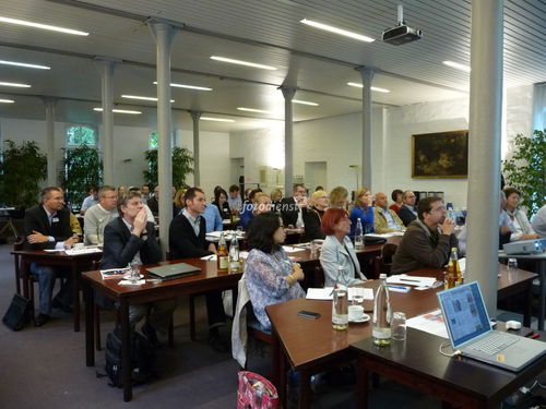 Acht Stationen in zehn Tagen: das war die Social Media Praxis Tour 2011 durch Deutschland. Am 31. Mai hatte pressetext im Hotel Falderhof in Köln ein volles Haus.