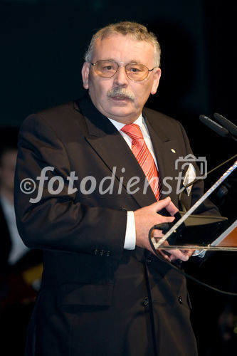 Studenten der FHTW luden zahlreiche Gäste zur Verleihung des Deutschen Preises für Wirtschaftskommunikation. Als Veranstaltungsort diente diesmal der Admiralspalast. FOTO: Gewinner in der Kategorie 