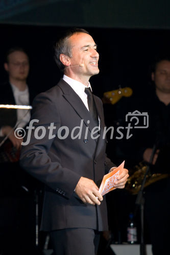 Studenten der FHTW luden zahlreiche Gäste zur Verleihung des Deutschen Preises für Wirtschaftskommunikation. Als Veranstaltungsort diente diesmal der Admiralspalast. FOTO: Moderator des Abends Dietmar Deffner (Leiter Wirtschaftsredaktion n24). (C)Fotodienst/Jan-Paul Kupser