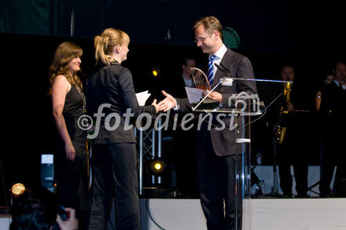 Studenten der FHTW luden zahlreiche Gäste zur Verleihung des Deutschen Preises für Wirtschaftskommunikation. Als Veranstaltungsort diente diesmal der Admiralspalast. FOTO: Gewinner des Deutschen Preises für Wirtschaftskommunikation in der Kategorie 