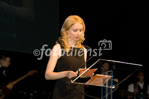 Studenten der FHTW luden zahlreiche Gäste zur Verleihung des Deutschen Preises für Wirtschaftskommunikation. Als Veranstaltungsort diente diesmal der Admiralspalast. FOTO: Laudatio (Studenten der FHTW). (C)Fotodienst/Jan-Paul Kupser