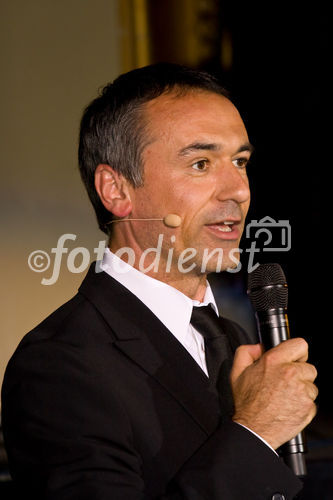 Studenten der FHTW luden zahlreiche Gäste zur Verleihung des Deutschen Preises für Wirtschaftskommunikation. Als Veranstaltungsort diente diesmal der Admiralspalast. FOTO: Moderator des Abends Dietmar Deffner (Leiter Wirtschaftsredaktion n24). (C)Fotodienst/Jan-Paul Kupser