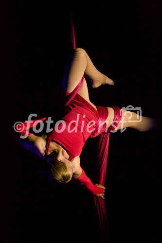 Studenten der FHTW luden zahlreiche Gäste zur Verleihung des Deutschen Preises für Wirtschaftskommunikation. Als Veranstaltungsort diente diesmal der Admiralspalast. FOTO: Show Act - Petra Tobies (Sol'Air). (C)Fotodienst/Jan-Paul Kupser