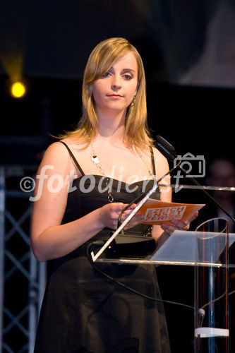 Studenten der FHTW luden zahlreiche Gäste zur Verleihung des Deutschen Preises für Wirtschaftskommunikation. Als Veranstaltungsort diente diesmal der Admiralspalast. FOTO: Laudatio (Studenten der FHTW). (C)Fotodienst/Jan-Paul Kupser