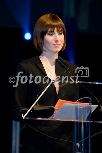 Studenten der FHTW luden zahlreiche Gäste zur Verleihung des Deutschen Preises für Wirtschaftskommunikation. Als Veranstaltungsort diente diesmal der Admiralspalast. FOTO: Laudatio (Studenten der FHTW). (C)Fotodienst/Jan-Paul Kupser