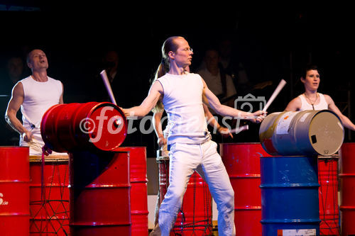 Studenten der FHTW luden zahlreiche Gäste zur Verleihung des Deutschen Preises für Wirtschaftskommunikation. Als Veranstaltungsort diente diesmal der Admiralspalast. FOTO: Show Act - Big Drums. (C)Fotodienst/Jan-Paul Kupser