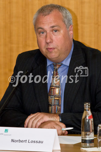 Norbert Lassau (Ressortleiter Wissenschaft von Die Welt) auf der Pressekonferenz zum Thema 