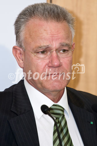 Hans-Jörg Bullinger (Präsident der Frauenhofer-Gesellschaft) auf der Pressekonferenz zum Thema 