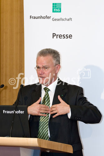 Hans-Jörg Bullinger (Präsident der Frauenhofer-Gesellschaft) auf der Pressekonferenz zum Thema 