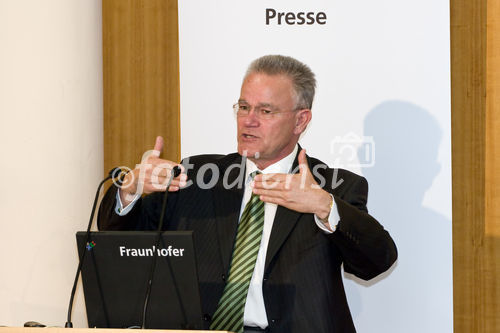 Hans-Jörg Bullinger (Präsident der Frauenhofer-Gesellschaft) auf der Pressekonferenz zum Thema 