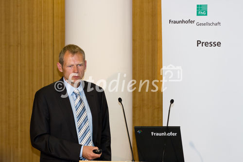 Dr. Manfred Fischedick (Vizepräsident Wuppertal Institut für Klima, Umwelt, Energie GmbH) auf der Pressekonferenz zu Thema 