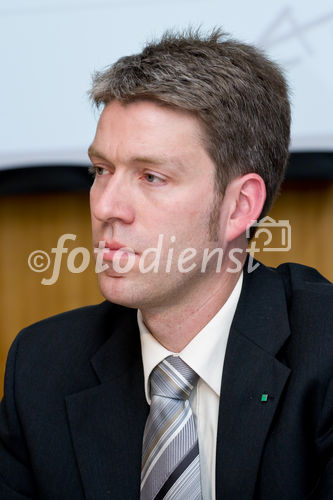 Dr. Christian Dötsch (Frauenhofer-Institut für Umwelt, Sicherheits- und Energietechnik UMSICHT) auf der Pressekonferenz zu Thema 