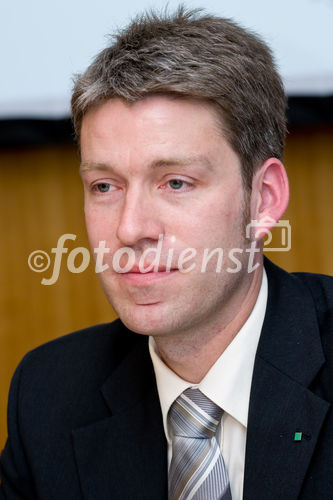 Dr. Christian Dötsch (Frauenhofer-Institut für Umwelt, Sicherheits- und Energietechnik UMSICHT) auf der Pressekonferenz zu Thema 