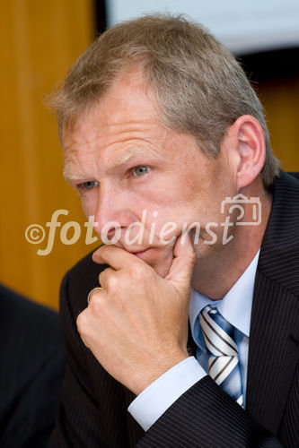 Dr. Manfred Fischedick (Vizepräsident Wuppertal Institut für Klima, Umwelt, Energie GmbH) auf der Pressekonferenz zu Thema 