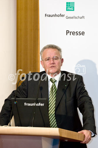 Hans-Jörg Bullinger (Präsident der Frauenhofer-Gesellschaft) auf der Pressekonferenz zum Thema 