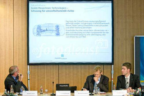 Norbert Lassau (Ressortleiter Wissenschaft von Die Welt), Dr. Manfred Fischedick (Vizepräsident Wuppertal Institut für Klima, Umwelt, Energie GmbH) und Dr. Christian Dötsch (Frauenhofer-Institut für Umwelt, Sicherheits- und Energietechnik UMSICHT) auf der Pressekonferenz zu Thema 