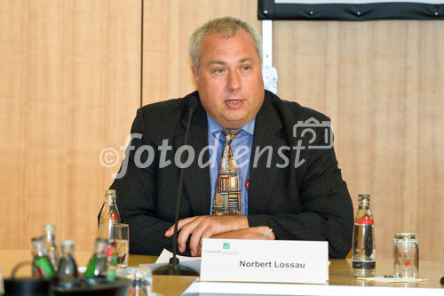 Norbert Lassau (Ressortleiter Wissenschaft von Die Welt) auf der Pressekonferenz zum Thema 