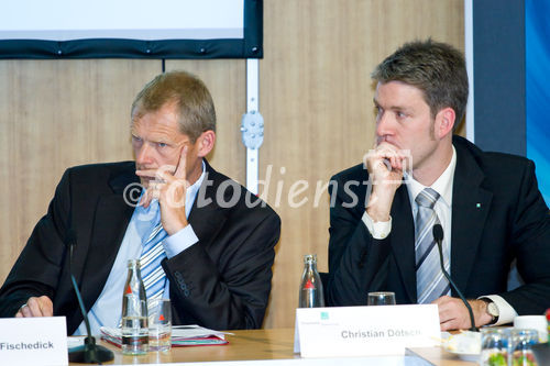 Dr. Manfred Fischedick (Vizepräsident Wuppertal Institut für Klima, Umwelt, Energie GmbH) und Dr. Christian Dötsch (Frauenhofer-Institut für Umwelt, Sicherheits- und Energietechnik UMSICHT) auf der Pressekonferenz zu Thema 