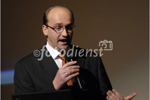 direktanlage.at -Zukunftsforum mit Matthias Horx- der Wandel zur Wissensökonomie. FOTO: Ernst Huber (Vorstandsvorsitzenden der direktanlage.at) (C)Fotodienst/Manfred Siebinger