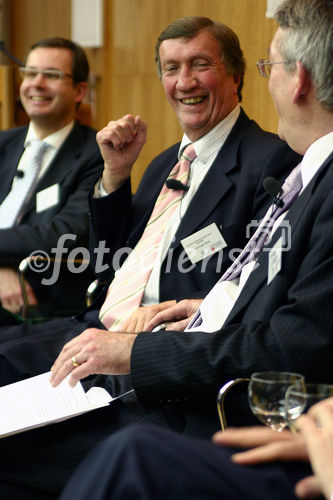 Wirtschaftliche und politische Herausforderungen für Deutschland, Großbritannien und Europa. FOTO: Markus Beumer, Mitglied des Vorstandes Commerzbank AG; Lord Hugh Dykes, Liberal Democrat Spokesman for Europe in the House of Lords; David Marsh CBE, Chairman, London & Oxford Capital Markets plc. (C)Fotodienst/Klaus Henning