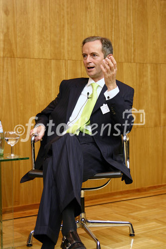 Wirtschaftliche und politische Herausforderungen für Deutschland, Großbritannien und Europa. FOTO: Gerd W. Stürz, Mitglied des Vorstandes und Partner, Ernst & Young AG. (C)Fotodienst/Klaus Henning