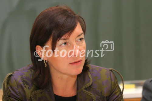 (C) Fotodienst/Anna Rauchenberger - 30.11.2007 - Wien - Österreichische Gesellschaft für Probiotische Medizin: Forschungserfolg bei Probiotika. FOTO: Mag. Ilona-Elisabeth Leitner (Präsidentin der Wiener Apothekerkammer).