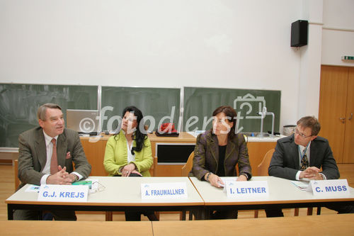 (C) Fotodienst/Anna Rauchenberger - 30.11.2007 - Wien - Österreichische Gesellschaft für Probiotische Medizin: Forschungserfolg bei Probiotika. FOTO v.l.: o.Univ. - Prof. Dr. Günter J. Krejs (Universitätsklinik für Innere Medizin, Medizinische Universität Graz), Mag. Anita Frauwallner (GF des Institut Allergosan und Präsidentin der ÖPROM), Mag. Ilona-Elisabeth Leitner (Präsidentin der Wiener Apothekerkammer), Dr.Dr. Claus Muss (Donauuniversität Krems, Praxis für Präventivmedizin Augsburg). 