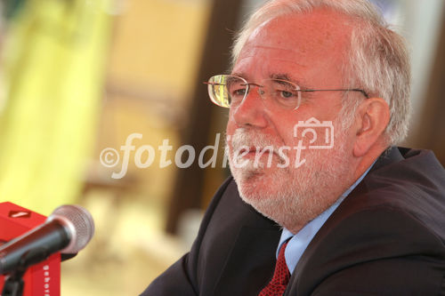 (C) Fotodienst/Anna Rauchenberger - Wien 12.07.2007 - 'Werden mineralische Rohstoffe knapp? Die wirtschaftliche Bedeutung mineralischer Rohstoffe in Österreich un d Osteuropa'. FOTO: Univ. Prof. Dr. Leopold Weber (Montanbehörde im Bundesministerium für Wirtschaft und Arbeit)