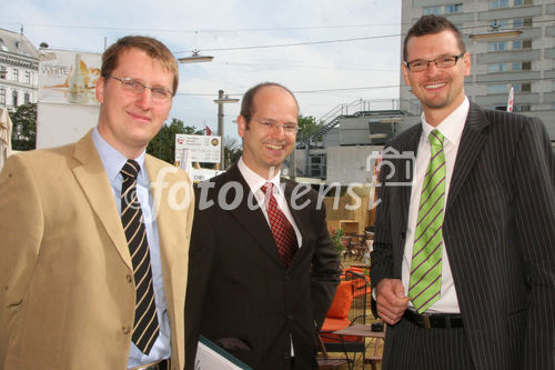 (C) Fotodienst/Anna Rauchenberger - Wien 12.07.2007 - 'Werden mineralische Rohstoffe knapp? Die wirtschaftliche Bedeutung mineralischer Rohstoffe in Österreich un d Osteuropa'. FOTO v.l.: Dr. Herwig Schneider (CEO Industriewissenschaftliches Institut), Mag. Wolfgang Koller (Industriewissenschaftliches Institut), Dr. Andreas Pfeiler (Forum mineralische Rohstoffe)