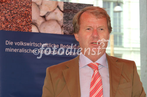 (C) Fotodienst/Anna Rauchenberger - Wien 12.07.2007 - 'Werden mineralische Rohstoffe knapp? Die wirtschaftliche Bedeutung mineralischer Rohstoffe in Österreich un d Osteuropa'. FOTO: Dr. Carl Hennrich (GF des Forum Rohstoffe).