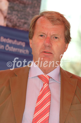 (C) Fotodienst/Anna Rauchenberger - Wien 12.07.2007 - 'Werden mineralische Rohstoffe knapp? Die wirtschaftliche Bedeutung mineralischer Rohstoffe in Österreich un d Osteuropa'. FOTO: Dr. Carl Hennrich (GF des Forum Rohstoffe).